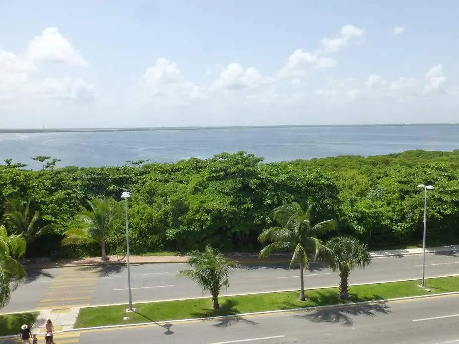 Great Price, Beautiful Beach And Pool, 1 Bedroom Cancun 0*,  Mexico