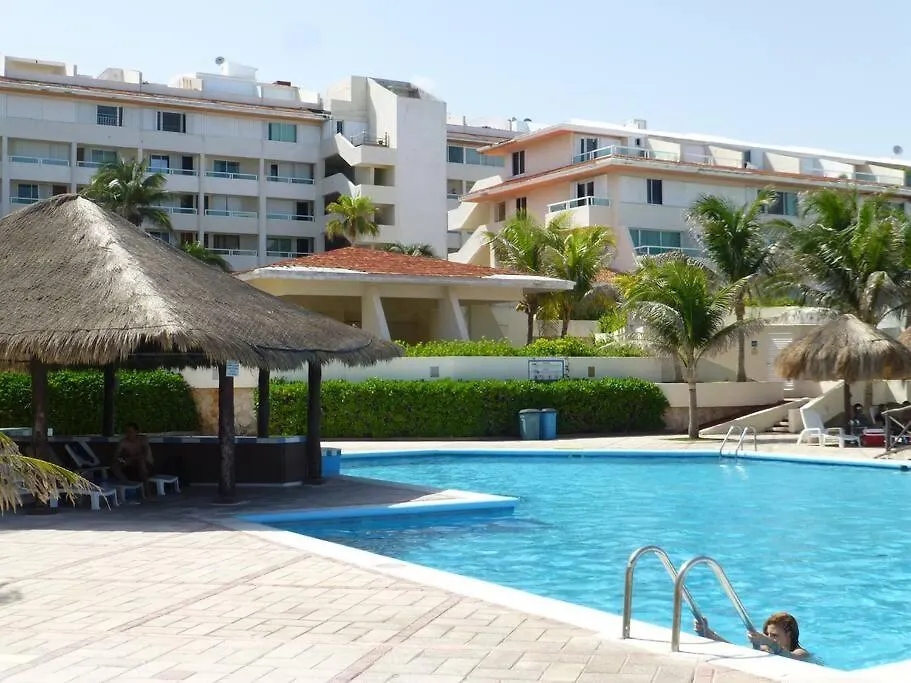 Apartment Great Price, Beautiful Beach And Pool, 1 Bedroom Cancun Mexico