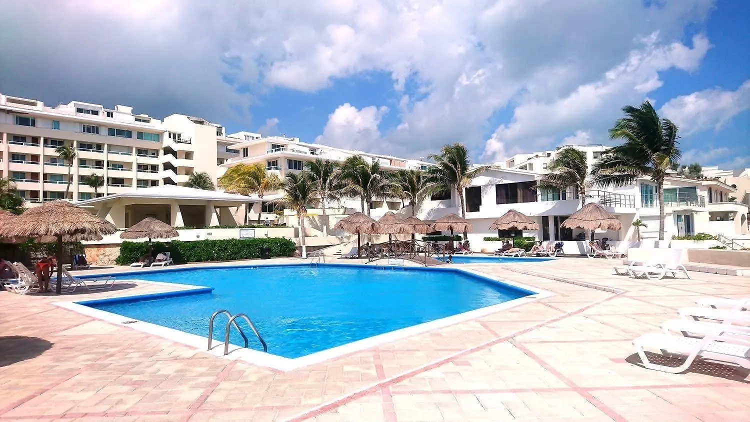 Great Price, Beautiful Beach And Pool, 1 Bedroom Cancun Mexico