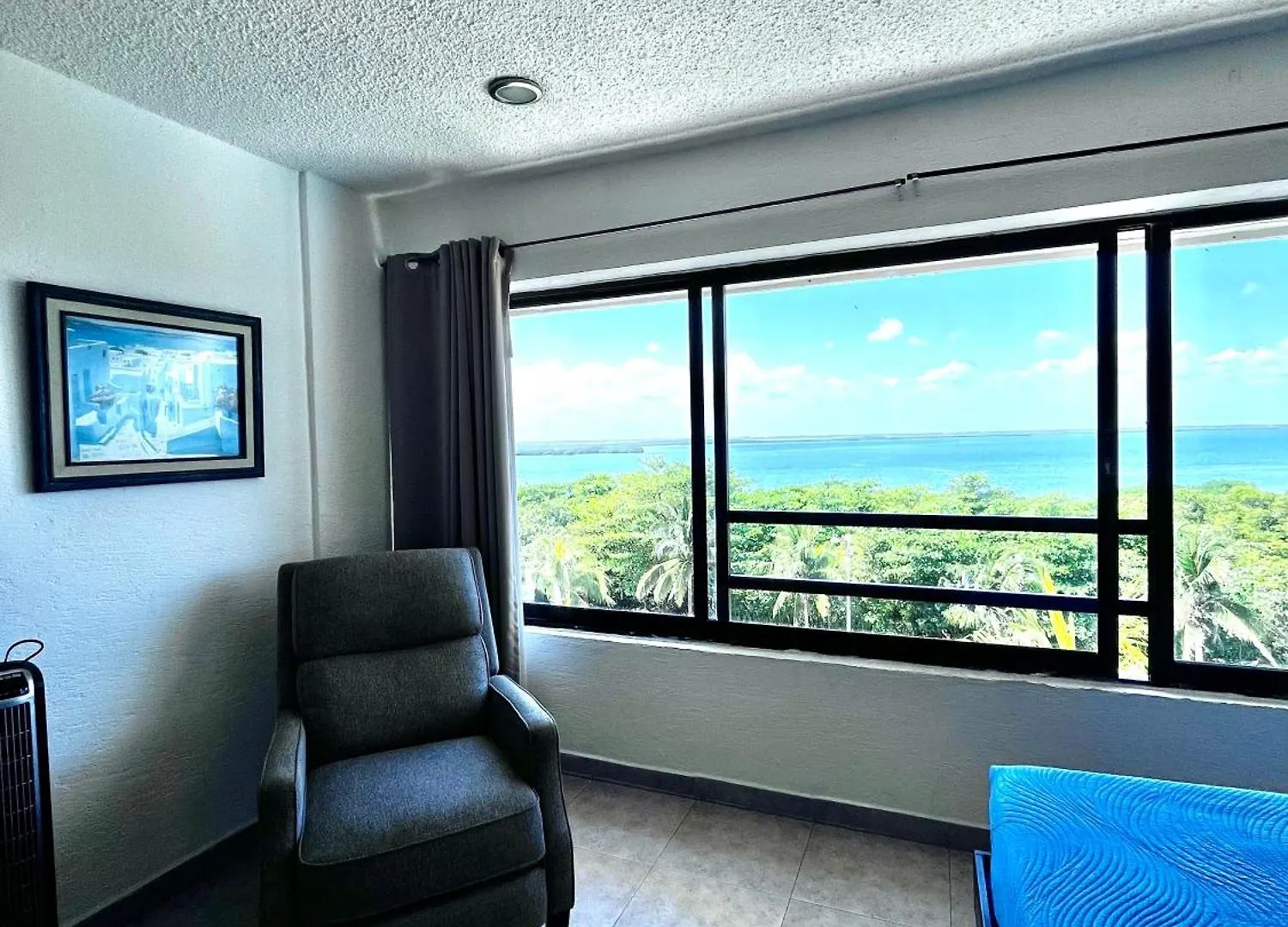 Great Price, Beautiful Beach And Pool, 1 Bedroom Cancun Apartment