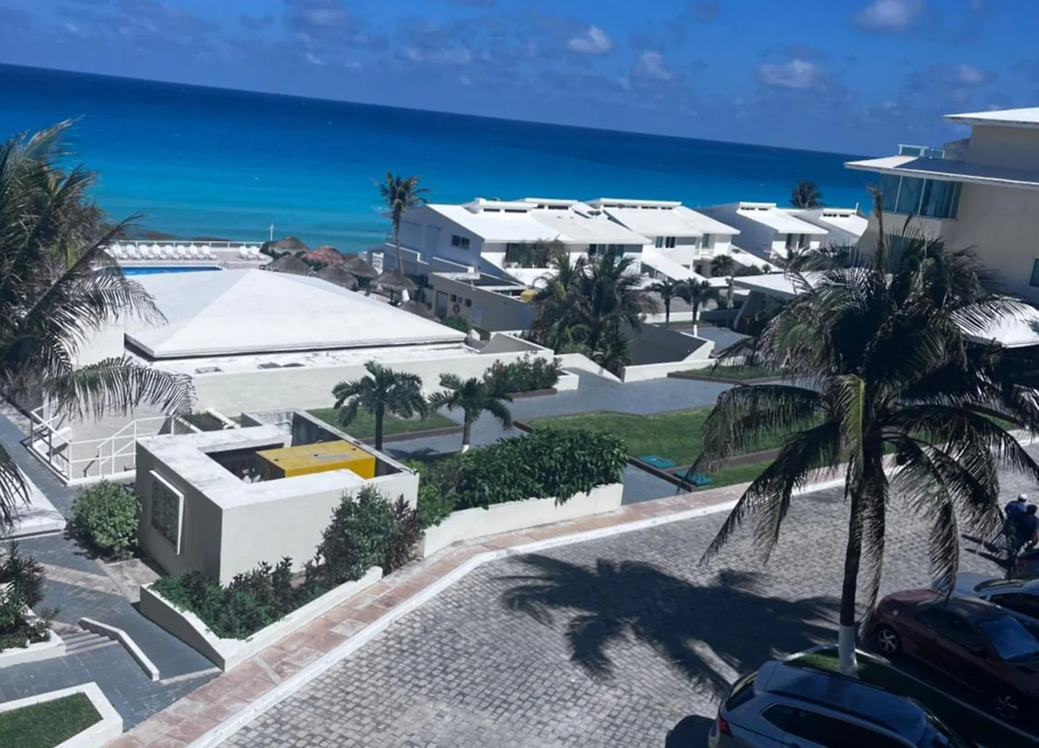 Great Price, Beautiful Beach And Pool, 1 Bedroom Cancun Apartment